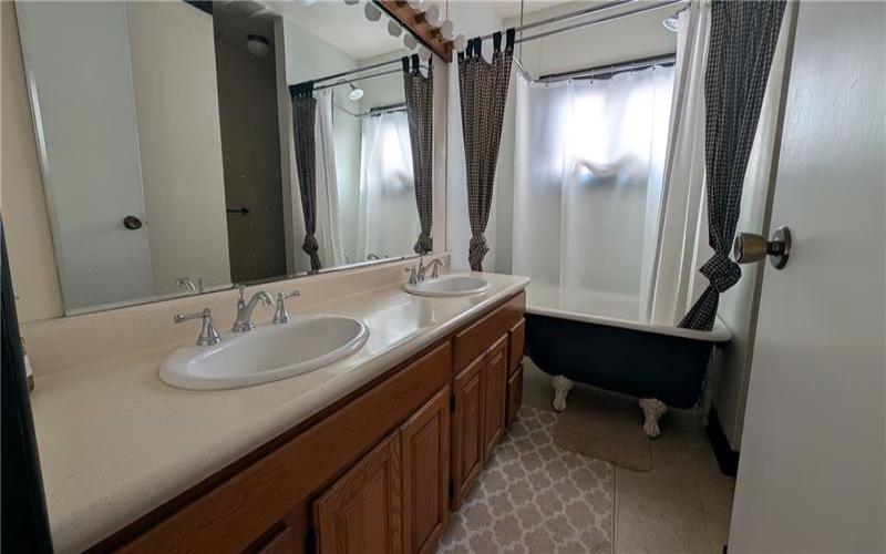 1219 Poplar St, Greensburg, 15601, 3 Bedroom Bedrooms, 6 Room Rooms,1 BathroomBathrooms,Residential,For Sale,Poplar St,1771290
