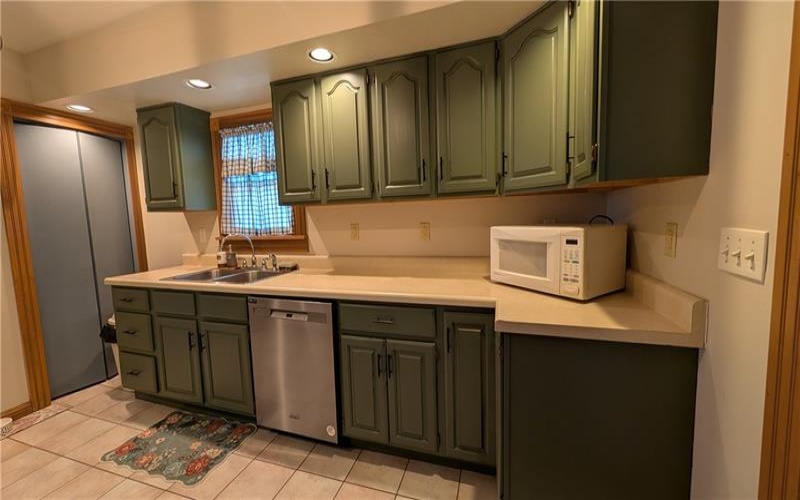 1219 Poplar St, Greensburg, 15601, 3 Bedroom Bedrooms, 6 Room Rooms,1 BathroomBathrooms,Residential,For Sale,Poplar St,1771290