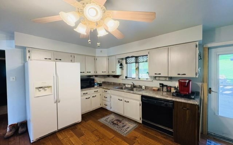 2434 Racetrack Rd, New Stanton, 15672, 3 Bedroom Bedrooms, 7 Room Rooms,1 BathroomBathrooms,Residential,For Sale,Racetrack Rd,1758642
