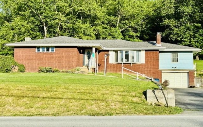 2434 Racetrack Rd, New Stanton, 15672, 3 Bedroom Bedrooms, 7 Room Rooms,1 BathroomBathrooms,Residential,For Sale,Racetrack Rd,1758642