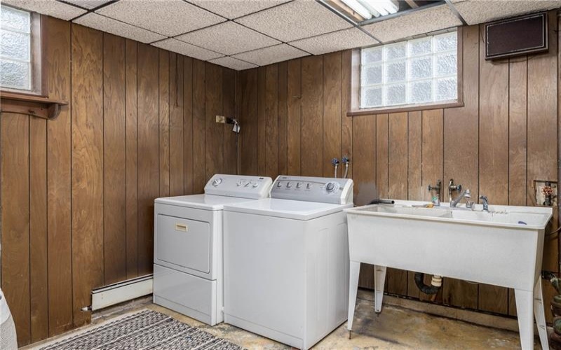 810 Summerlea Ave, Washington, 15301, 3 Bedroom Bedrooms, 9 Room Rooms,3 BathroomBathrooms,Residential,For Sale,Summerlea Ave,1760236