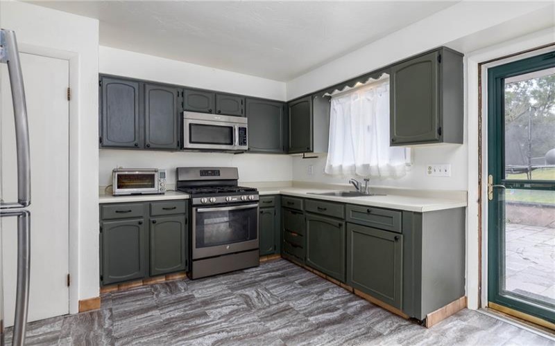 810 Summerlea Ave, Washington, 15301, 3 Bedroom Bedrooms, 9 Room Rooms,3 BathroomBathrooms,Residential,For Sale,Summerlea Ave,1760236