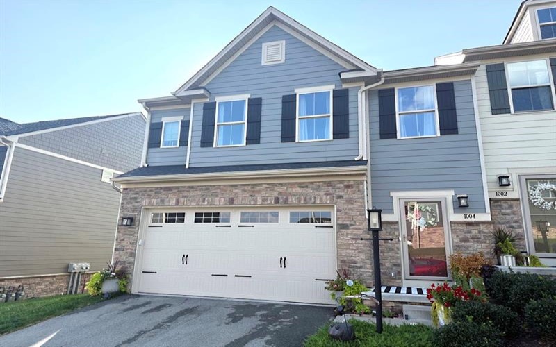 1004 Lampl Lane, Jeannette, 15644, 3 Bedroom Bedrooms, 6 Room Rooms,2.1 BathroomBathrooms,Residential,For Sale,Lampl Lane,1771257