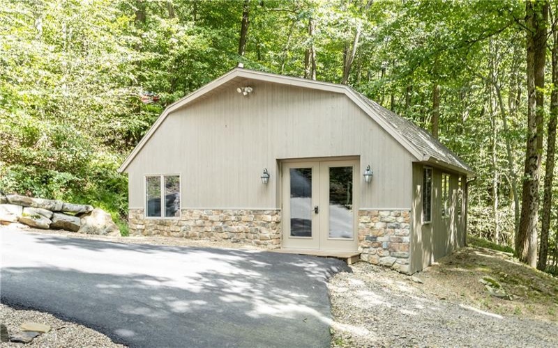 207 Youngstown Ridge Rd, Ligonier, 15658, 5 Bedrooms Bedrooms, 12 Rooms Rooms,5.2 BathroomsBathrooms,Residential,For Sale,Youngstown Ridge Rd,1771325