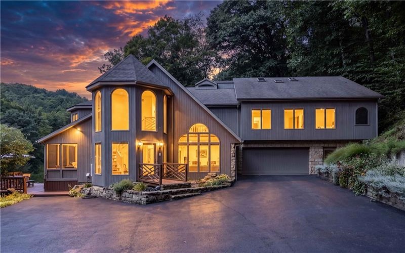 207 Youngstown Ridge Rd, Ligonier, 15658, 5 Bedrooms Bedrooms, 12 Rooms Rooms,5.2 BathroomsBathrooms,Residential,For Sale,Youngstown Ridge Rd,1771325