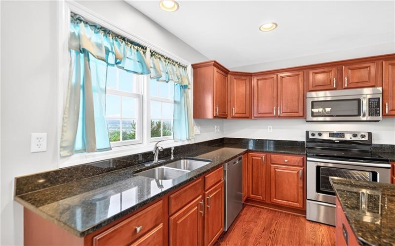 1066 Woodlawn Dr, Canonsburg, 15317, 3 Bedroom Bedrooms, 8 Room Rooms,2.1 BathroomBathrooms,Residential,For Sale,Woodlawn Dr,1771327