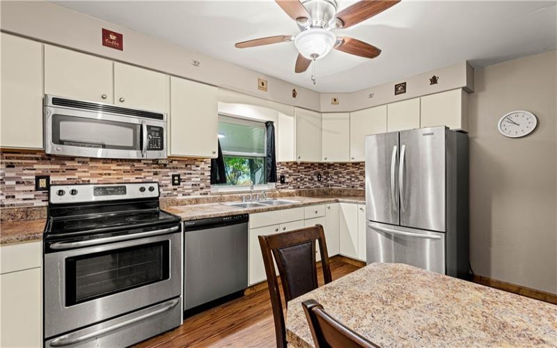 162 Grandview Way, Charleroi, 15022, 3 Bedroom Bedrooms, ,2.1 BathroomBathrooms,Residential,For Sale,Grandview Way,1771457