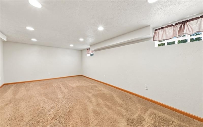 11479 Drop Rd, Irwin, 15642, 4 Bedroom Bedrooms, ,2.1 BathroomBathrooms,Residential,For Sale,Drop Rd,1771542