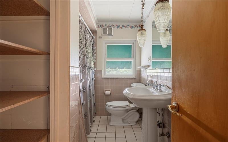 223 Pershing Dr, New Kensington, 15068, 4 Bedroom Bedrooms, 7 Room Rooms,1.2 BathroomBathrooms,Residential,For Sale,Pershing Dr,1771338