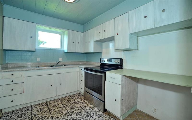5 Wabash Avenue, Hickory, 15340, 4 Bedroom Bedrooms, 10 Room Rooms,1 BathroomBathrooms,Residential,For Sale,Wabash Avenue,1771978