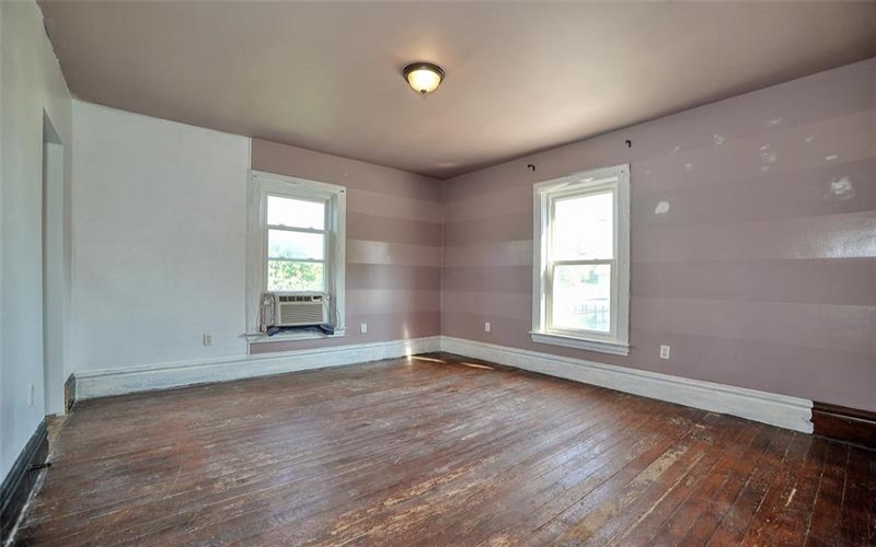 5 Wabash Avenue, Hickory, 15340, 4 Bedroom Bedrooms, 10 Room Rooms,1 BathroomBathrooms,Residential,For Sale,Wabash Avenue,1771978