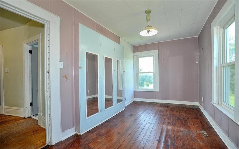 5 Wabash Avenue, Hickory, 15340, 4 Bedroom Bedrooms, 10 Room Rooms,1 BathroomBathrooms,Residential,For Sale,Wabash Avenue,1771978