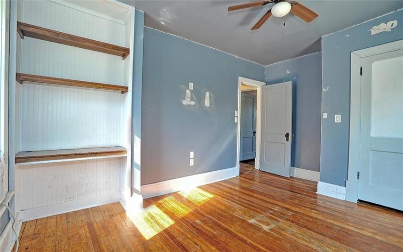 5 Wabash Avenue, Hickory, 15340, 4 Bedroom Bedrooms, 10 Room Rooms,1 BathroomBathrooms,Residential,For Sale,Wabash Avenue,1771978