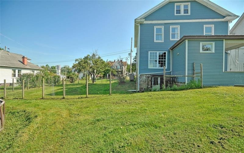 5 Wabash Avenue, Hickory, 15340, 4 Bedroom Bedrooms, 10 Room Rooms,1 BathroomBathrooms,Residential,For Sale,Wabash Avenue,1771978