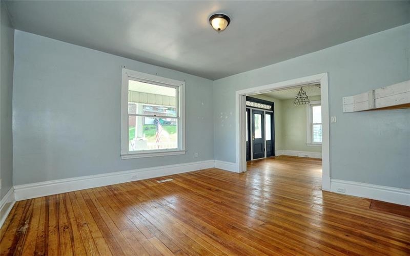 5 Wabash Avenue, Hickory, 15340, 4 Bedroom Bedrooms, 10 Room Rooms,1 BathroomBathrooms,Residential,For Sale,Wabash Avenue,1771978