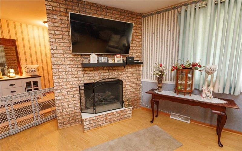 107 Hillman Park Dr, Brownsville, 15417, 3 Bedroom Bedrooms, 9 Room Rooms,3 BathroomBathrooms,Residential,For Sale,Hillman Park Dr,1771983