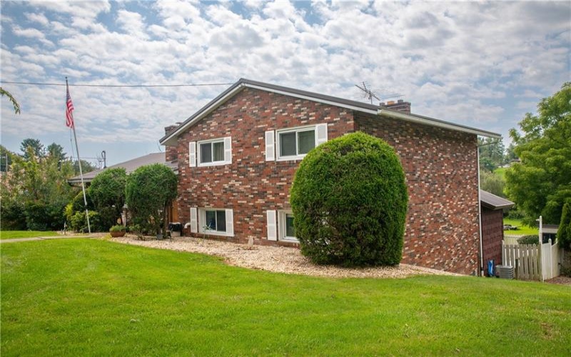 107 Hillman Park Dr, Brownsville, 15417, 3 Bedroom Bedrooms, 9 Room Rooms,3 BathroomBathrooms,Residential,For Sale,Hillman Park Dr,1771983
