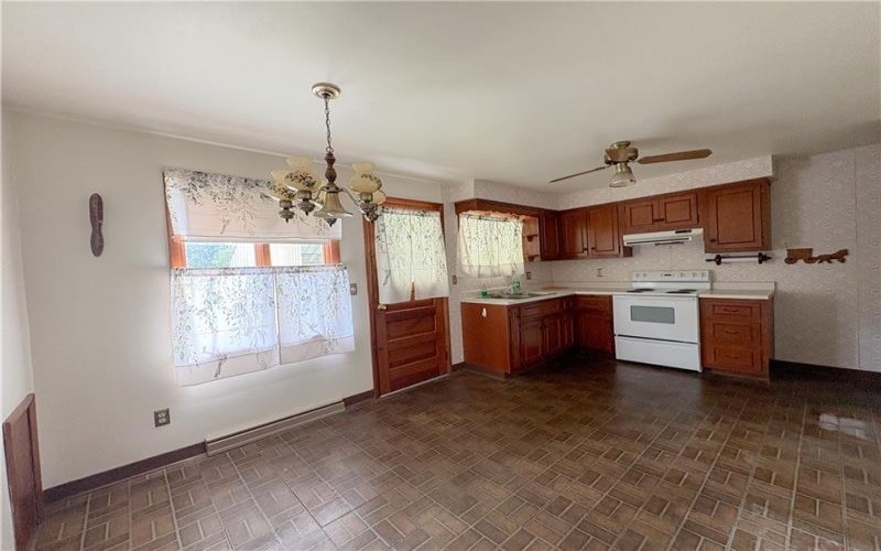 420 Hillview Dr, New Kensington, 15068, 2 Bedroom Bedrooms, 6 Room Rooms,2 BathroomBathrooms,Residential,For Sale,Hillview Dr,1771964