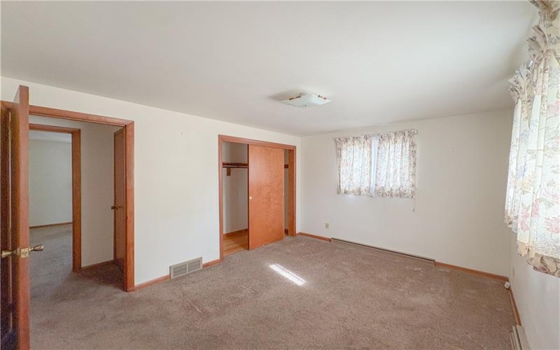 420 Hillview Dr, New Kensington, 15068, 2 Bedroom Bedrooms, 6 Room Rooms,2 BathroomBathrooms,Residential,For Sale,Hillview Dr,1771964