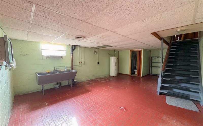 420 Hillview Dr, New Kensington, 15068, 2 Bedroom Bedrooms, 6 Room Rooms,2 BathroomBathrooms,Residential,For Sale,Hillview Dr,1771964