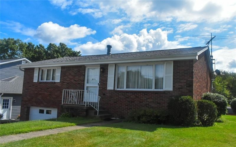 420 Hillview Dr, New Kensington, 15068, 2 Bedroom Bedrooms, 6 Room Rooms,2 BathroomBathrooms,Residential,For Sale,Hillview Dr,1771964