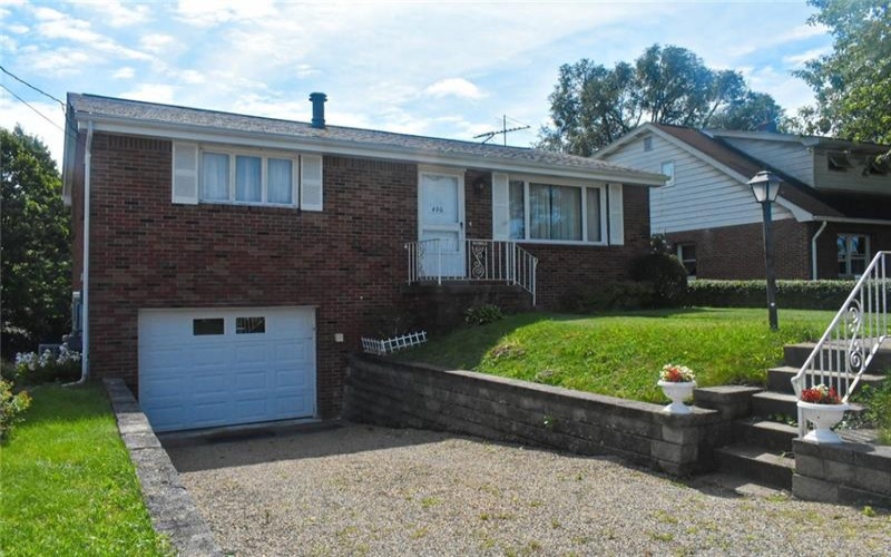420 Hillview Dr, New Kensington, 15068, 2 Bedroom Bedrooms, 6 Room Rooms,2 BathroomBathrooms,Residential,For Sale,Hillview Dr,1771964