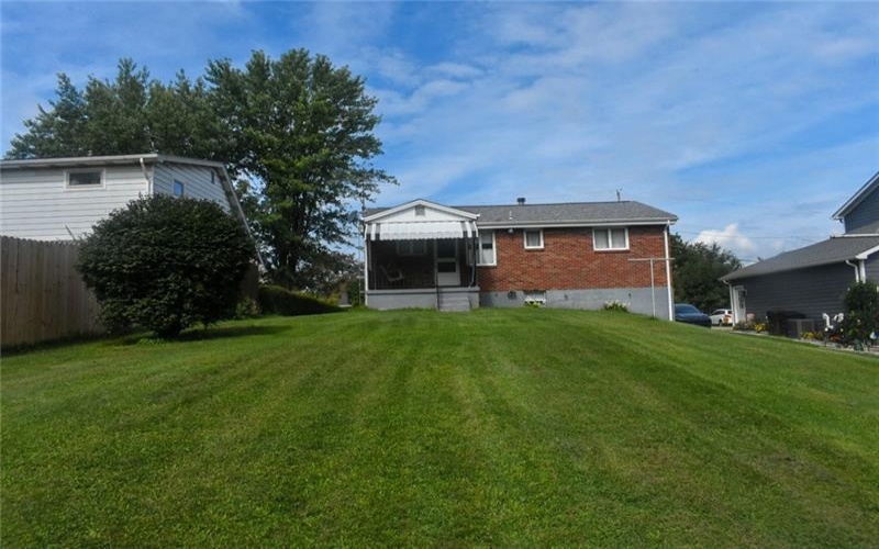 420 Hillview Dr, New Kensington, 15068, 2 Bedroom Bedrooms, 6 Room Rooms,2 BathroomBathrooms,Residential,For Sale,Hillview Dr,1771964