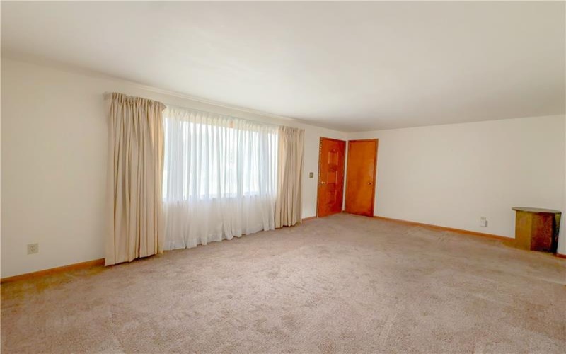 420 Hillview Dr, New Kensington, 15068, 2 Bedroom Bedrooms, 6 Room Rooms,2 BathroomBathrooms,Residential,For Sale,Hillview Dr,1771964