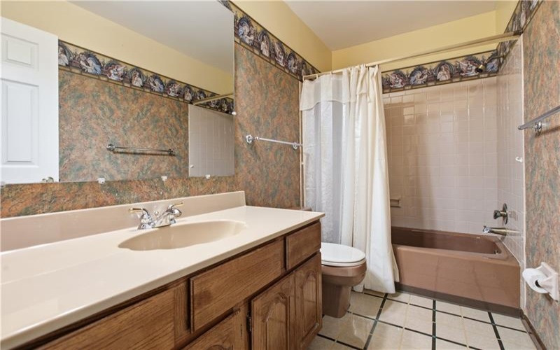 3425 Aloha Dr, Lower Burrell, 15068, 4 Bedroom Bedrooms, 8 Room Rooms,2.1 BathroomBathrooms,Residential,For Sale,Aloha Dr,1771535
