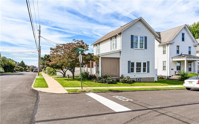 322 TREMONT AVENUE, Greensburg, 15601, 2 Bedroom Bedrooms, 4 Room Rooms,1.1 BathroomBathrooms,Residential,For Sale,TREMONT AVENUE,1772020