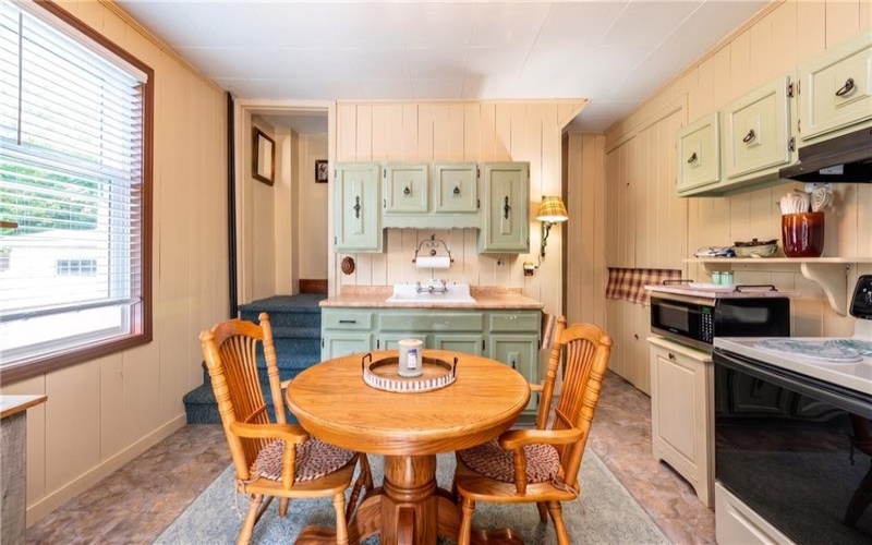 322 TREMONT AVENUE, Greensburg, 15601, 2 Bedroom Bedrooms, 4 Room Rooms,1.1 BathroomBathrooms,Residential,For Sale,TREMONT AVENUE,1772020