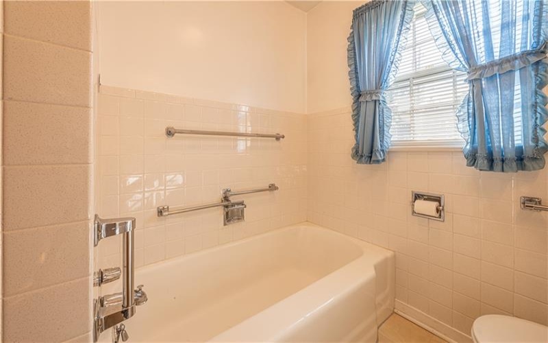 18 Connor St, Uniontown, 15401, 3 Bedroom Bedrooms, ,1 BathroomBathrooms,Residential,For Sale,Connor St,1772173