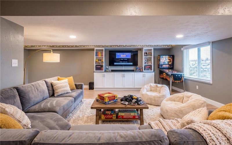 131 Sharon, Pleasant Unity, 15676, 4 Bedroom Bedrooms, 10 Room Rooms,3.1 BathroomBathrooms,Residential,For Sale,Sharon,1772063