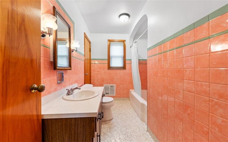 1425 Jones Street, Monessen, 15062, 3 Bedroom Bedrooms, 10 Room Rooms,1.2 BathroomBathrooms,Residential,For Sale,Jones Street,1772391