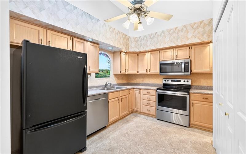 313 Vista Drive, 15601, 15601, 2 Bedroom Bedrooms, 8 Room Rooms,2.1 BathroomBathrooms,Residential,For Sale,Vista Drive,1769460