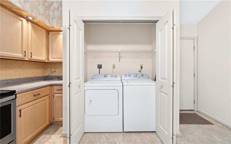 313 Vista Drive, 15601, 15601, 2 Bedroom Bedrooms, 8 Room Rooms,2.1 BathroomBathrooms,Residential,For Sale,Vista Drive,1769460