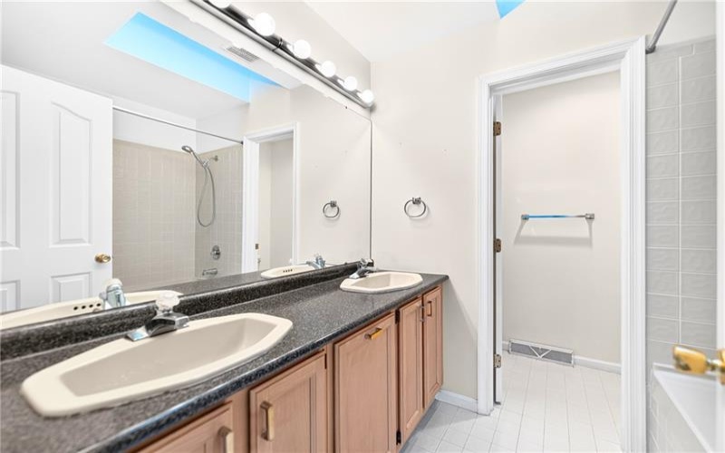 313 Vista Drive, 15601, 15601, 2 Bedroom Bedrooms, 8 Room Rooms,2.1 BathroomBathrooms,Residential,For Sale,Vista Drive,1769460