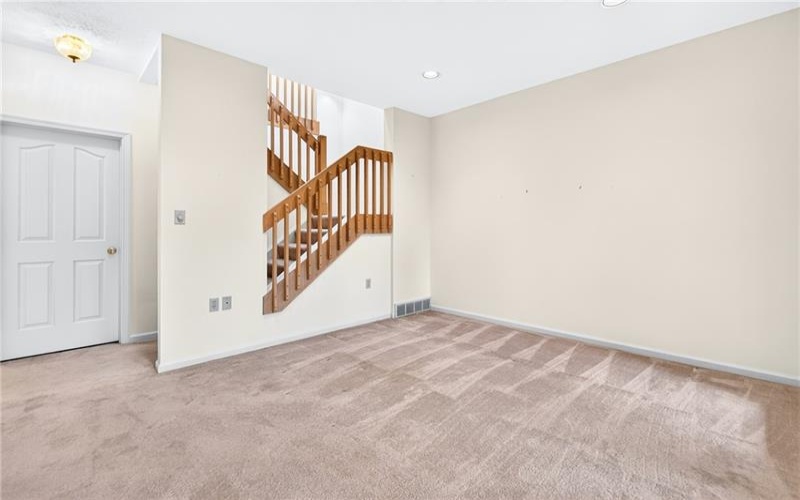313 Vista Drive, 15601, 15601, 2 Bedroom Bedrooms, 8 Room Rooms,2.1 BathroomBathrooms,Residential,For Sale,Vista Drive,1769460