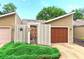 313 Vista Drive, 15601, 15601, 2 Bedroom Bedrooms, 8 Room Rooms,2.1 BathroomBathrooms,Residential,For Sale,Vista Drive,1769460