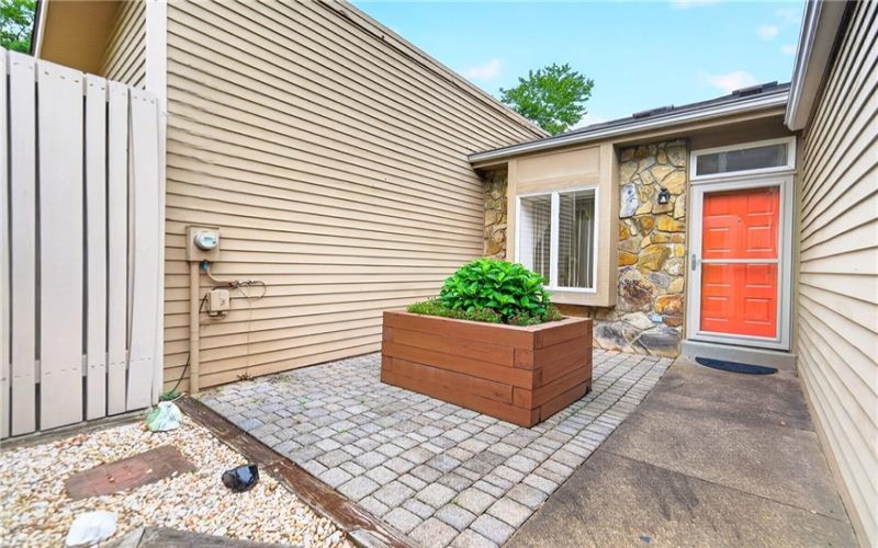 313 Vista Drive, 15601, 15601, 2 Bedroom Bedrooms, 8 Room Rooms,2.1 BathroomBathrooms,Residential,For Sale,Vista Drive,1769460