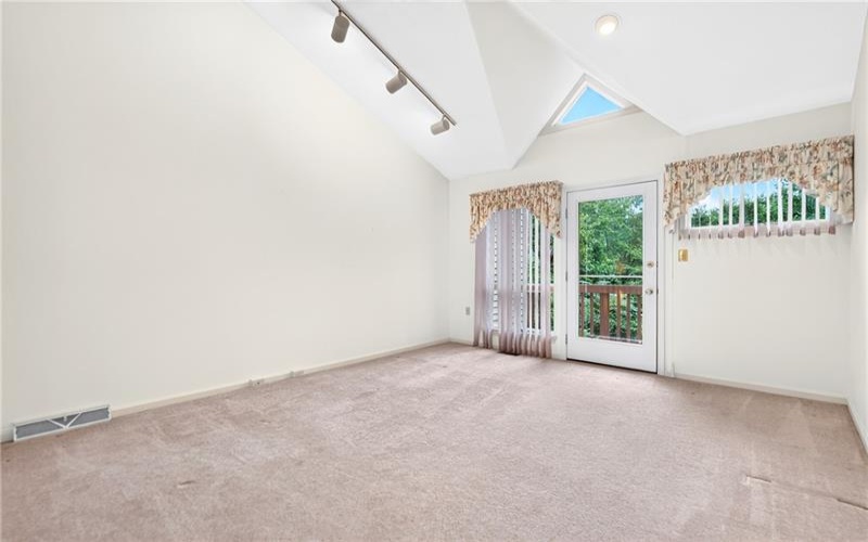 313 Vista Drive, 15601, 15601, 2 Bedroom Bedrooms, 8 Room Rooms,2.1 BathroomBathrooms,Residential,For Sale,Vista Drive,1769460