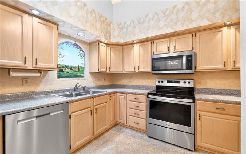 313 Vista Drive, 15601, 15601, 2 Bedroom Bedrooms, 8 Room Rooms,2.1 BathroomBathrooms,Residential,For Sale,Vista Drive,1769460