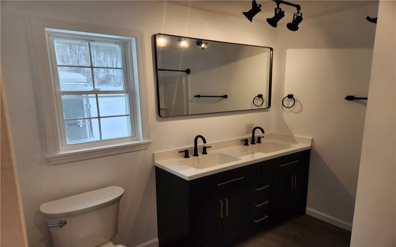 633 Bartleyville Rd, Burgettstown, 15021, 4 Bedroom Bedrooms, ,2 BathroomBathrooms,Residential,For Sale,Bartleyville Rd,1770933