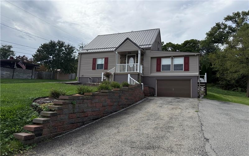 601 8th Street, Youngwood, 15697, 3 Bedroom Bedrooms, 7 Room Rooms,1 BathroomBathrooms,Residential,For Sale,8th Street,1771682