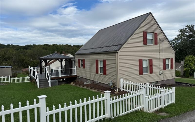 601 8th Street, Youngwood, 15697, 3 Bedroom Bedrooms, 7 Room Rooms,1 BathroomBathrooms,Residential,For Sale,8th Street,1771682