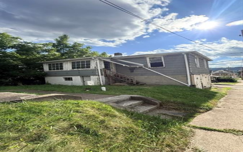 1633 Leishman AVENUE, New Kensington, 15068, 5 Bedroom Bedrooms, 10 Room Rooms,2.1 BathroomBathrooms,Residential,For Sale,Leishman,1772480