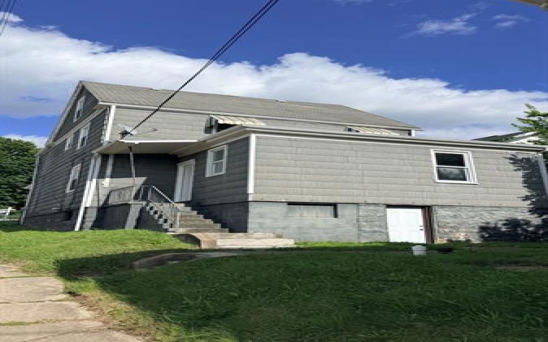 1633 Leishman AVENUE, New Kensington, 15068, 5 Bedroom Bedrooms, 10 Room Rooms,2.1 BathroomBathrooms,Residential,For Sale,Leishman,1772480
