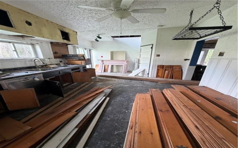 900 4th Ave, Derry, 15627, 4 Bedrooms Bedrooms, ,Residential,For Sale,4th Ave,1772489
