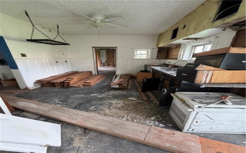 900 4th Ave, Derry, 15627, 4 Bedrooms Bedrooms, ,Residential,For Sale,4th Ave,1772489