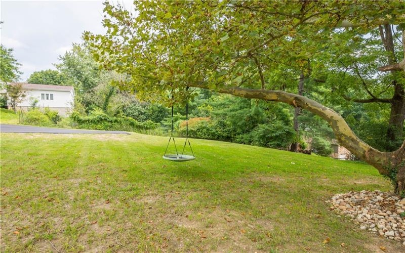 207 Grandview Drive, McMurray, 15317, 3 Bedroom Bedrooms, 10 Room Rooms,2 BathroomBathrooms,Residential,For Sale,Grandview Drive,1772352